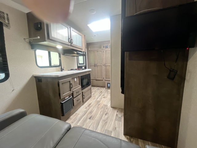 2022 Venture RV Sonic Lite 150VRK — photo 4 of 8