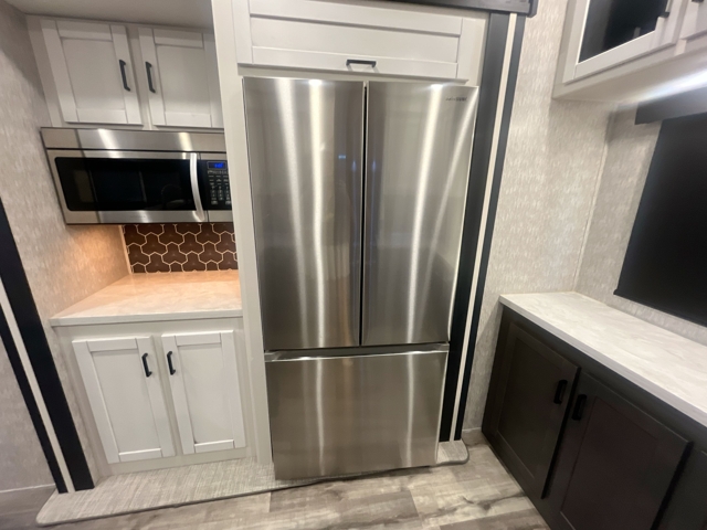 2022 Crossroads Hampton 380RKS — photo 8 of 8