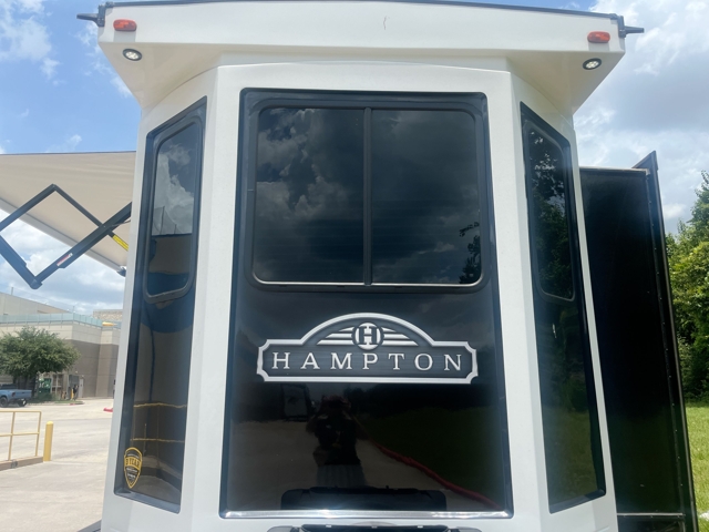 2022 Crossroads Hampton 380RKS — photo 4 of 8