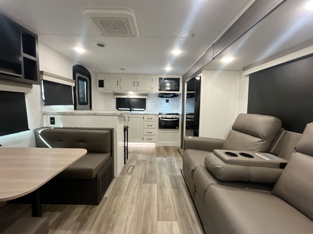 2025 Venture RV Stratus 241VRK — photo 4 of 8