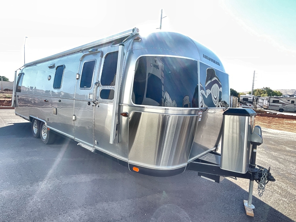 2018 Airstream Classic 30RB QUEEN