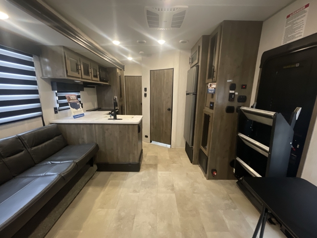2022 Forest River Rogue 29KS — photo 4 of 8
