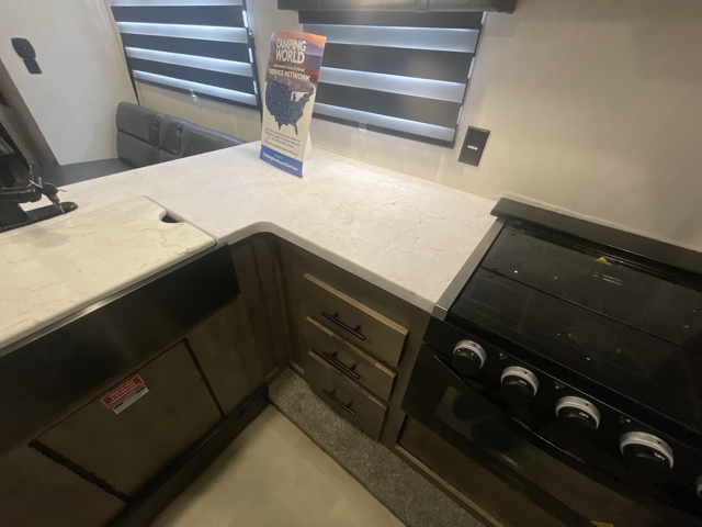 2022 Forest River Rogue 29KS — photo 5 of 8