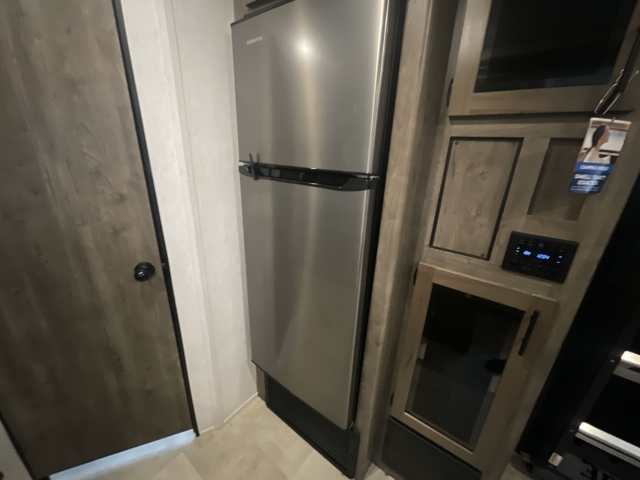 2022 Forest River Rogue 29KS — photo 6 of 8