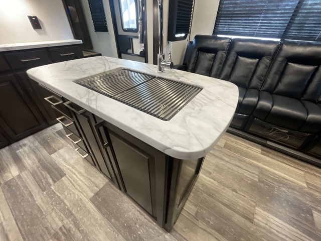 2022 Dutchmen Triton 3911 — photo 4 of 8