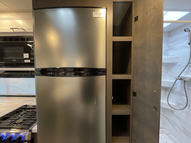 2025 Thor Four Winds 31MV — photo 6 of 8