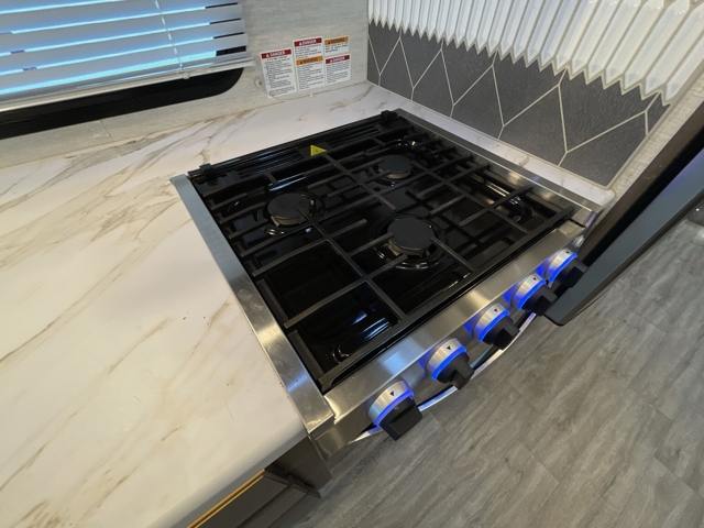 2025 Thor Four Winds 31MV — photo 8 of 8