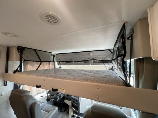 2024 Thor Hurricane 29M — photo 7 of 8