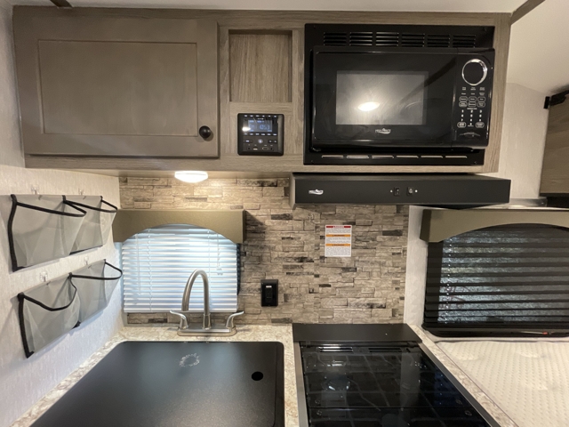 2023 Sunset Park RV Sun Lite 16BH — photo 5 of 8