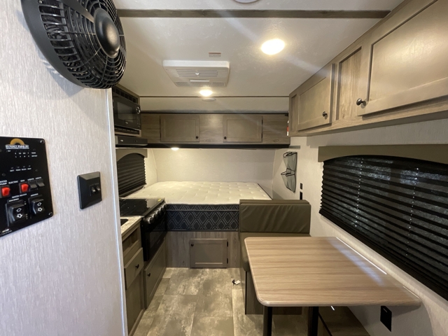 2023 Sunset Park RV Sun Lite 16BH — photo 2 of 8