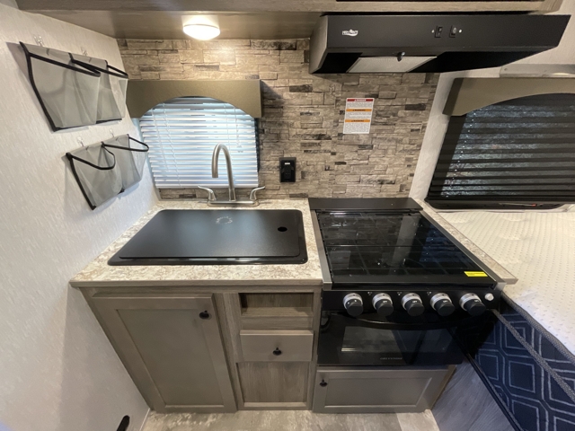 2023 Sunset Park RV Sun Lite 16BH — photo 4 of 8