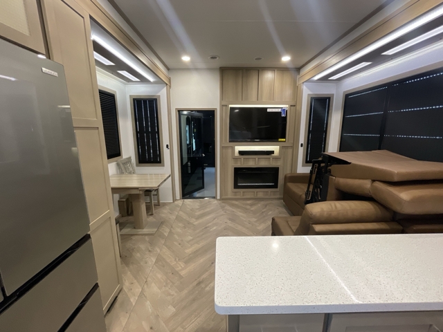 2026 Keystone Raptor 441 — photo 3 of 8