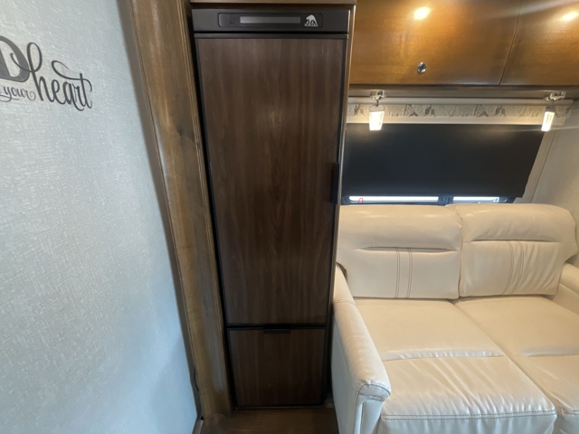 2019 Tiffin Wayfarer 24TW — photo 5 of 8
