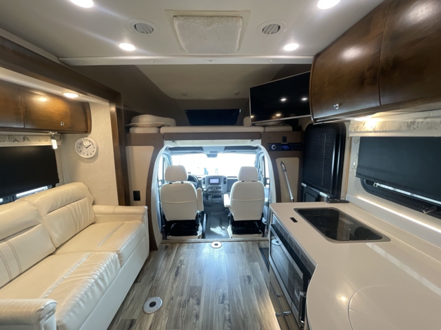 2019 Tiffin Wayfarer 24TW — photo 3 of 8