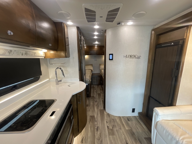 2019 Tiffin Wayfarer 24TW — photo 2 of 8