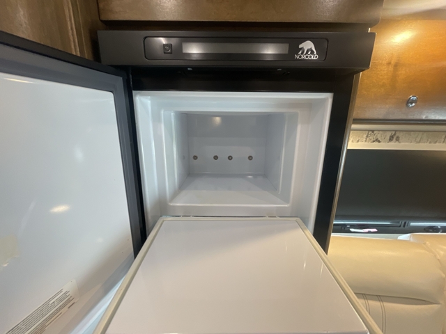 2019 Tiffin Wayfarer 24TW — photo 7 of 8