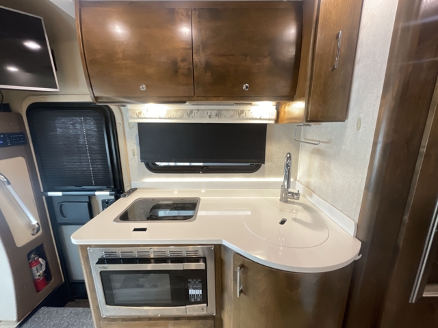 2019 Tiffin Wayfarer 24TW — photo 4 of 8