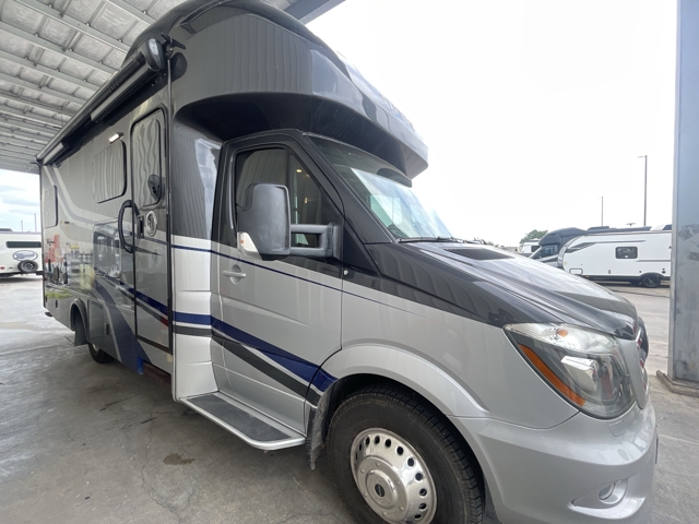 2019 Tiffin Wayfarer 24TW — photo 1 of 8