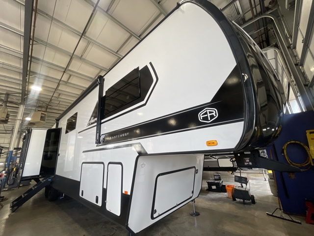2026 East To West Ahara 383UR — photo 1 of 8