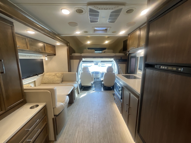 2018 Tiffin Wayfarer 24FW — photo 3 of 8