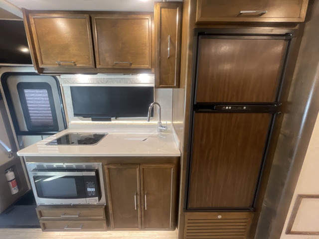 2018 Tiffin Wayfarer 24FW — photo 4 of 8