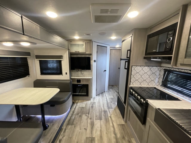 2023 Coleman Coleman Light 2515RL — photo 4 of 8