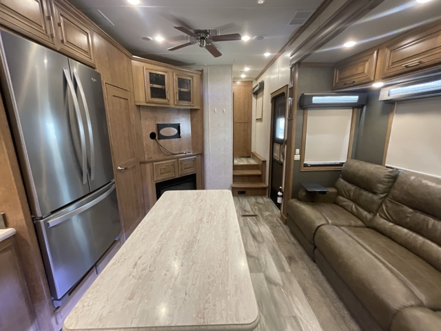 2020 DRV Luxury Suites Full House JX390 — photo 3 of 8