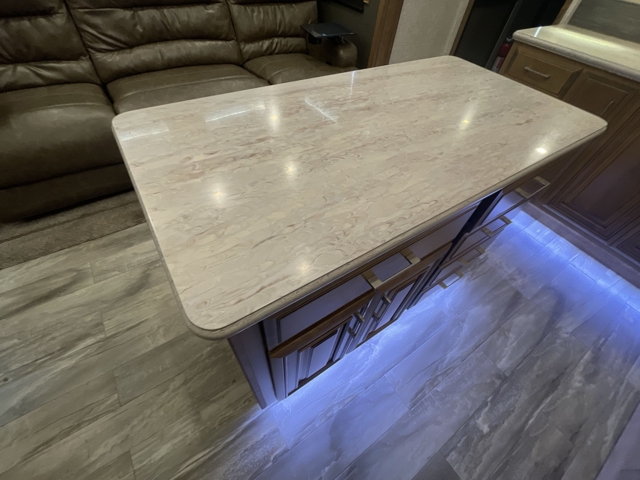 2020 DRV Luxury Suites Full House JX390 — photo 4 of 8