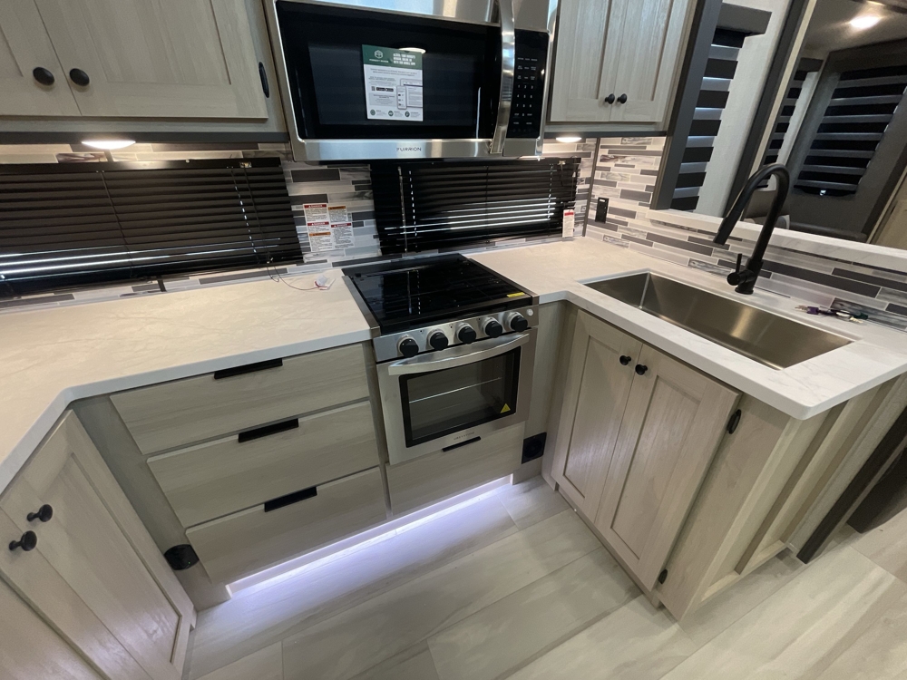 2026 Forest River Cardinal 33CHEF — photo 8 of 8