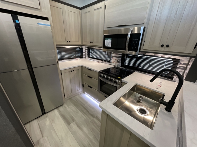 2026 Forest River Cardinal 33CHEF — photo 4 of 8