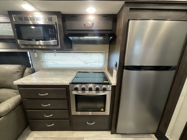 2023 Shasta Phoenix 284RL — photo 7 of 8