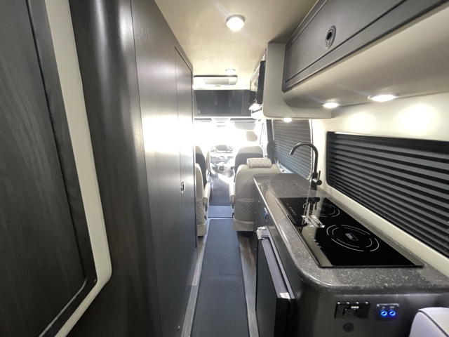 2026 Ogv Luxury Coach V-tour 7RLA — photo 3 of 8