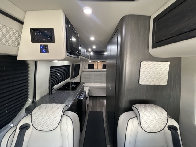 2026 Ogv Luxury Coach V-tour 7RLA — photo 2 of 8