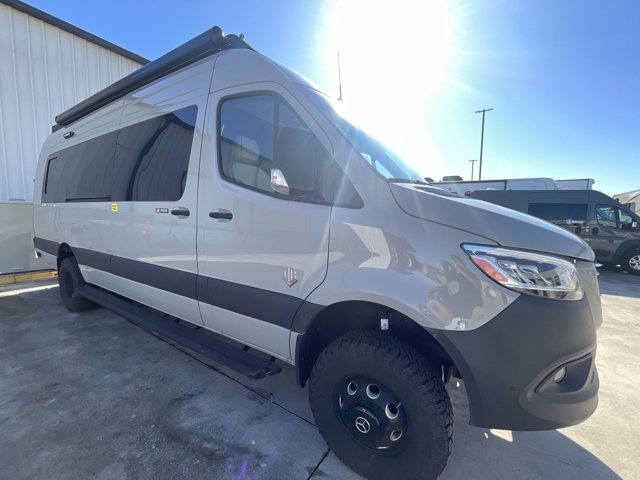 2026 Ogv Luxury Coach V-tour 7RLA — photo 1 of 8
