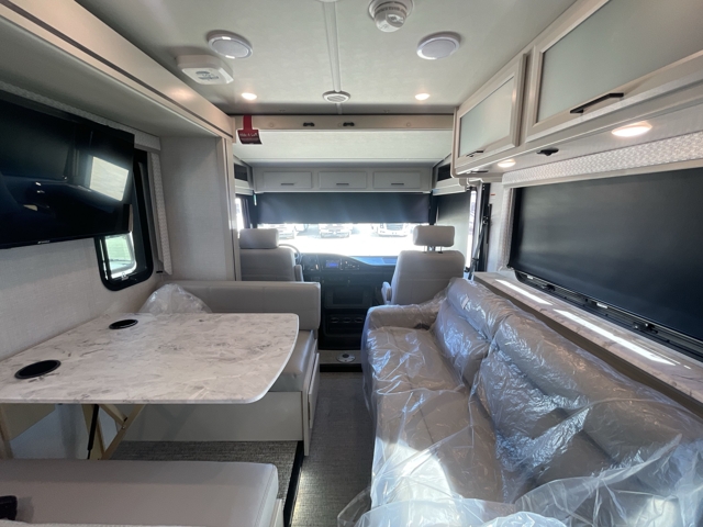 2026 Holiday Rambler Admiral 32N — photo 4 of 8