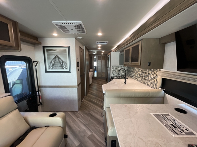 2026 Holiday Rambler Invicta 32RW — photo 2 of 8