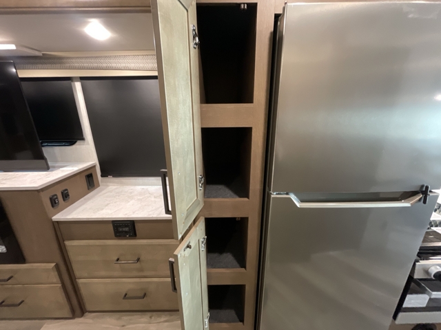 2026 Holiday Rambler Invicta 32RW — photo 6 of 8