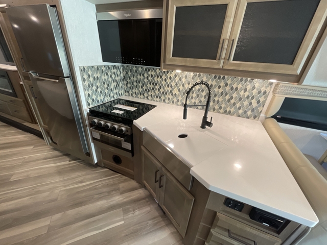 2026 Holiday Rambler Invicta 32RW — photo 4 of 8
