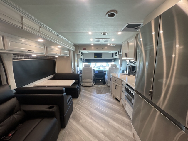 2026 Holiday Rambler Vacationer 35K — photo 3 of 8