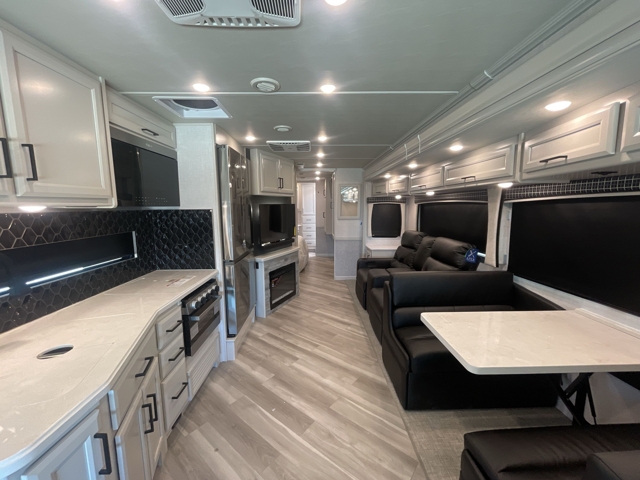 2026 Holiday Rambler Vacationer 35K — photo 2 of 8