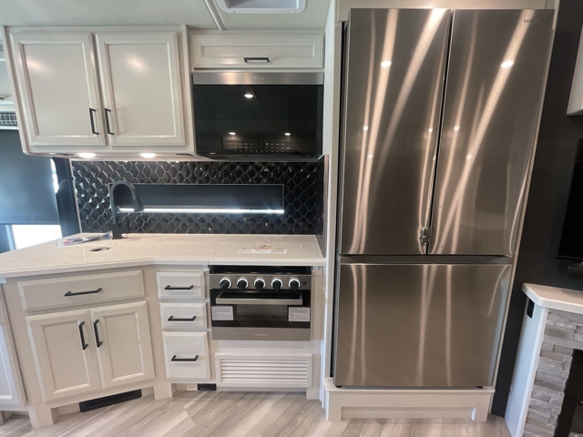 2026 Holiday Rambler Vacationer 35K — photo 4 of 8