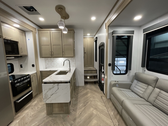 2026 Keystone Carbon 368 — photo 4 of 8