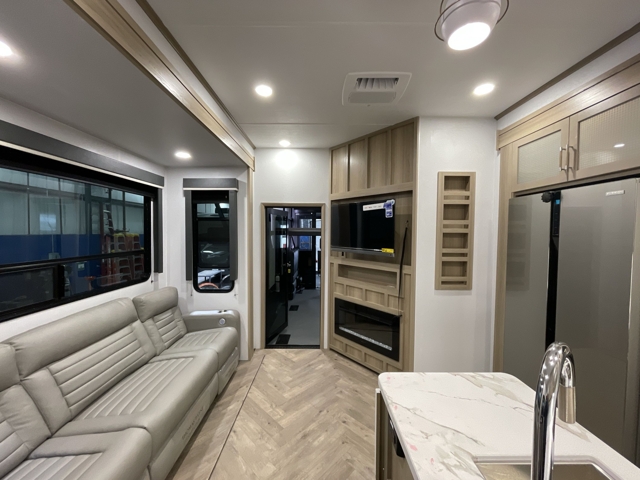 2026 Keystone Carbon 368 — photo 3 of 8