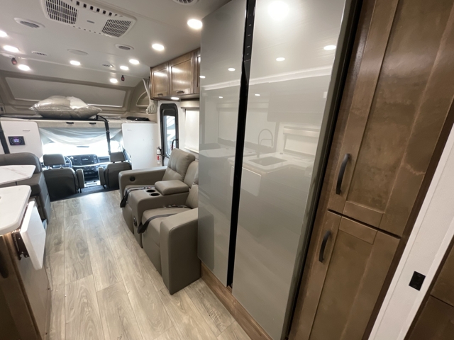 2026 Entegra Coach Esteem XL 32U — photo 5 of 8