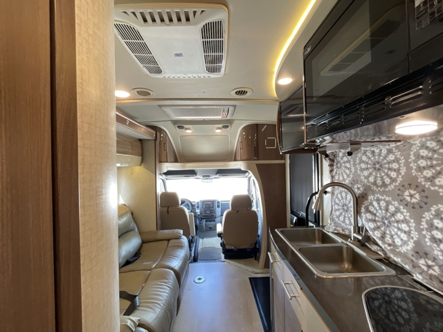 2016 Itasca Navion 24V — photo 5 of 8