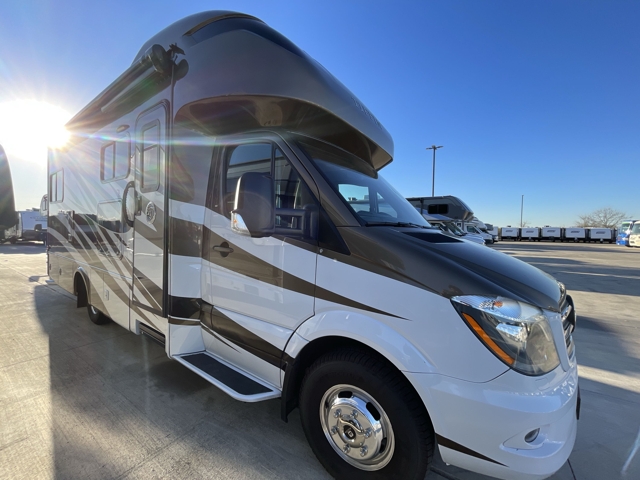 2018 Tiffin Wayfarer 24BW — photo 1 of 8