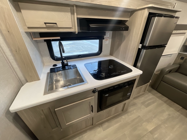 2023 Forest River Flagstaff E-pro 19FBS — photo 5 of 8