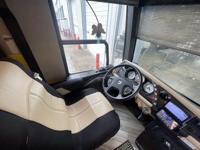 2016 American Coach Allegiance 42T — photo 4 of 8