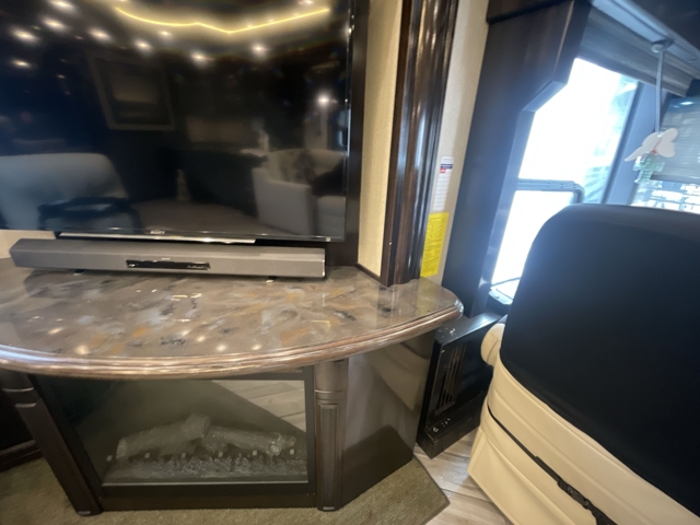 2016 American Coach Allegiance 42T — photo 2 of 8