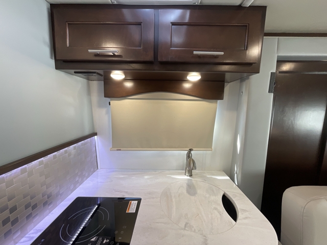 2022 Regency Ultra Brougham 25MB — photo 6 of 8